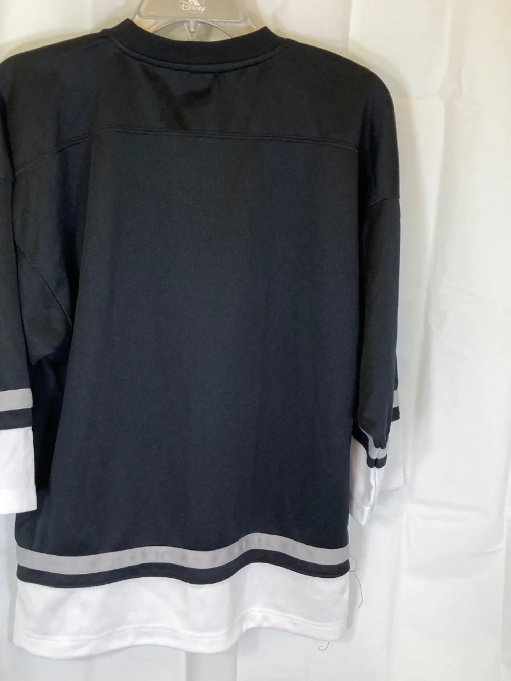 Los Angeles Kings YOUTH XL Jersey Shirt Black White 16/18 Long Sleeve V Neck
